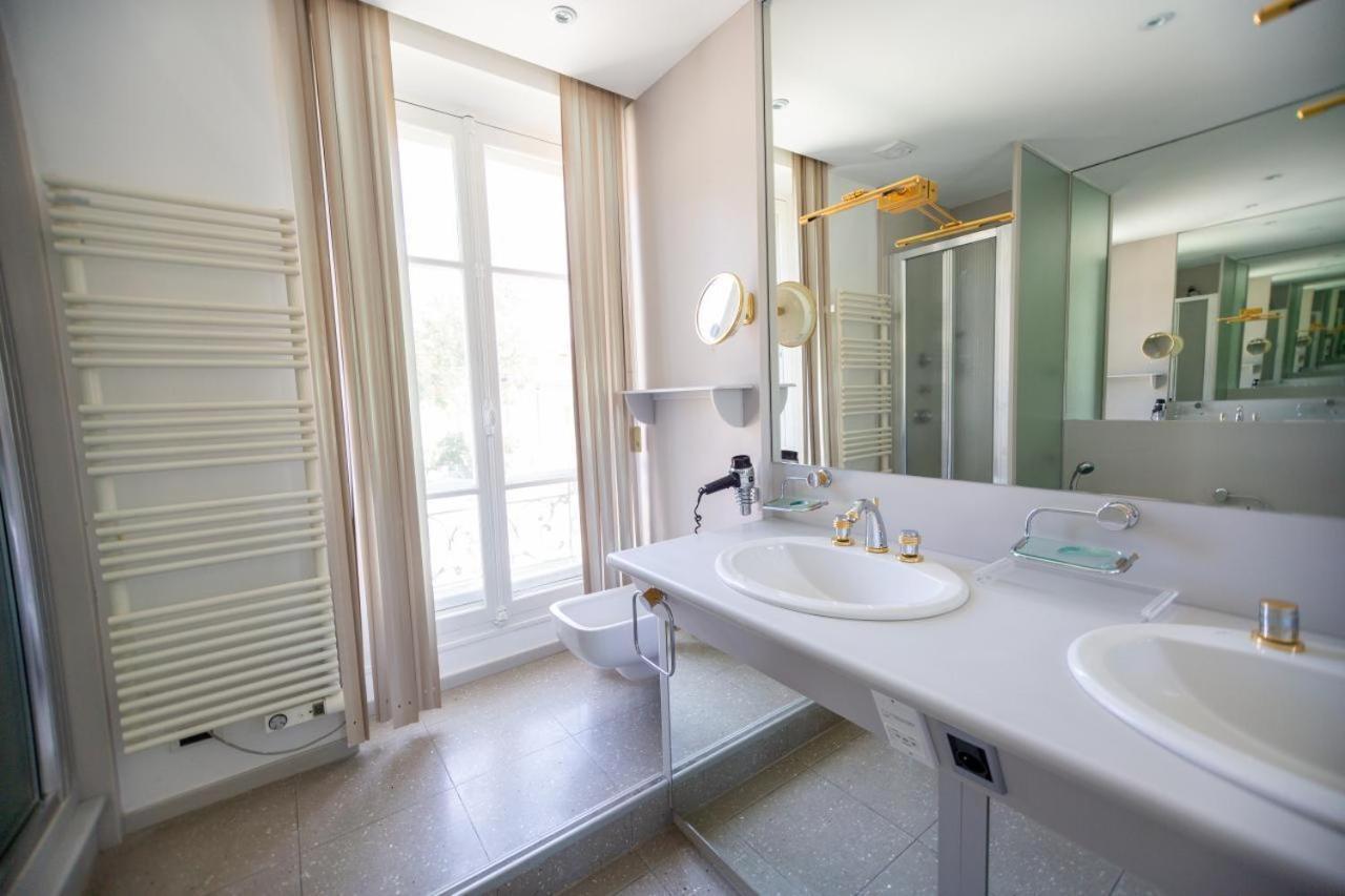 Les Frenes En Provence-Chateau Zen Avignon Bilik gambar