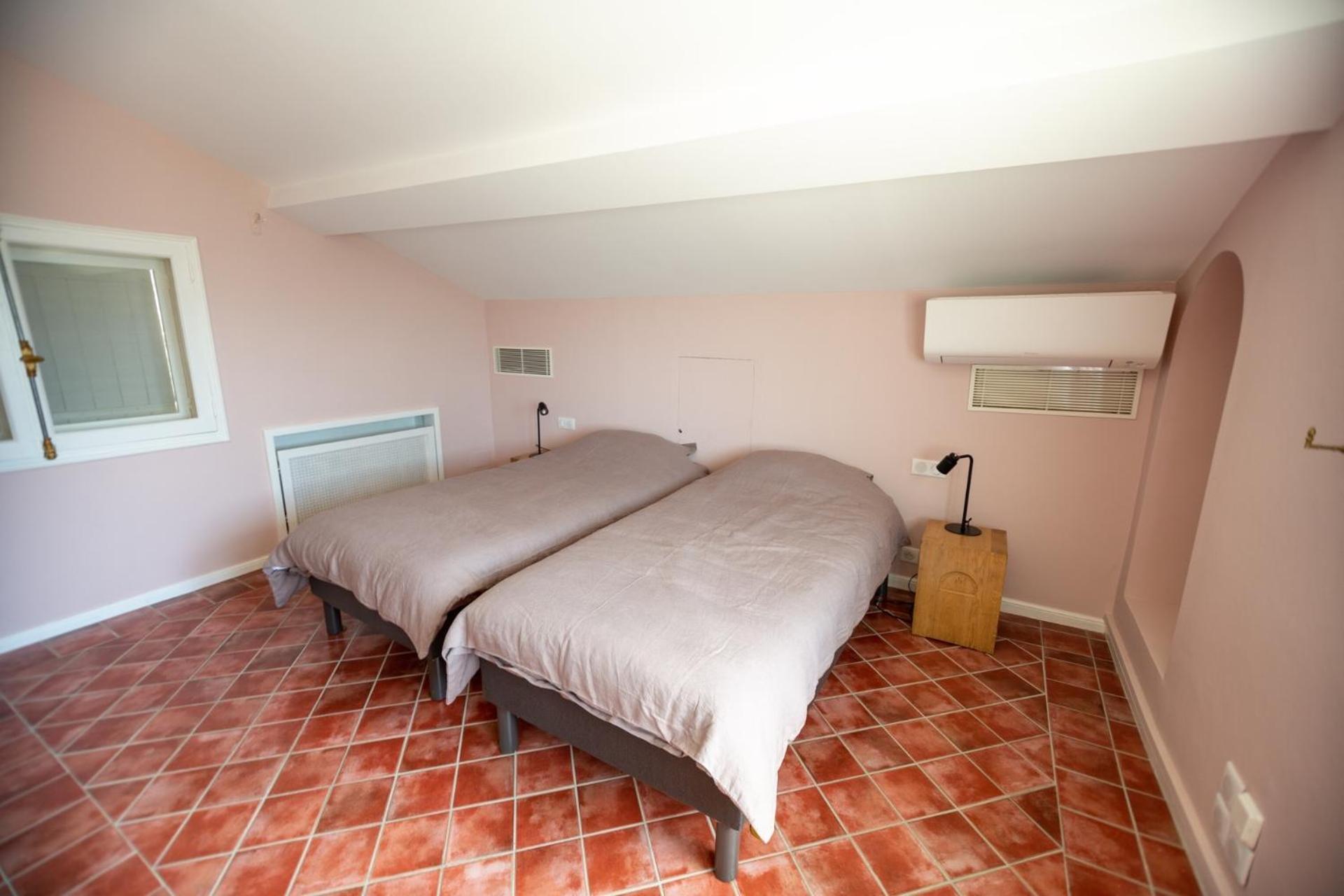 Les Frenes En Provence-Chateau Zen Avignon Bilik gambar
